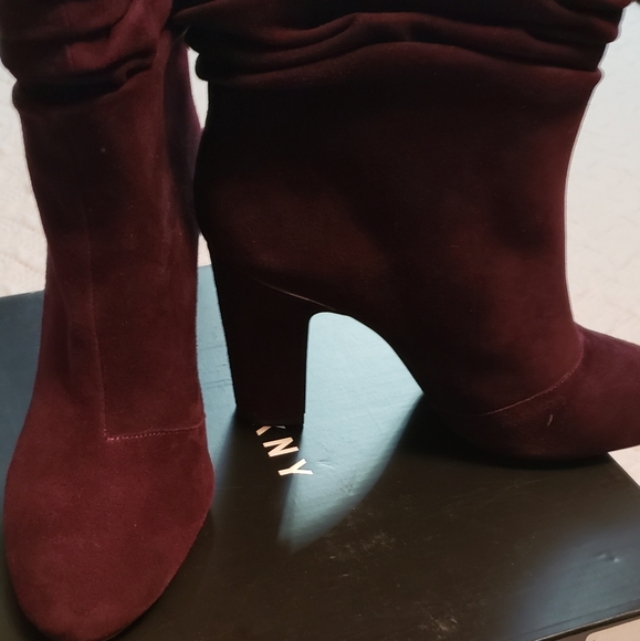 Brand New DKNY SUEDE BOOTIES size 8 - Picture 3 of 9